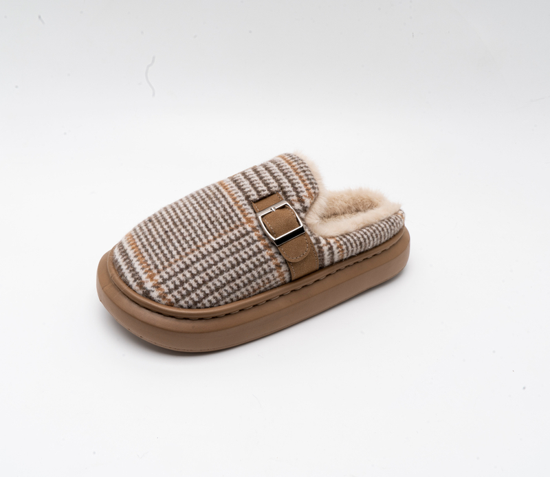 British style winter slippers fashionable and simple home slippers customized warm plush slippers