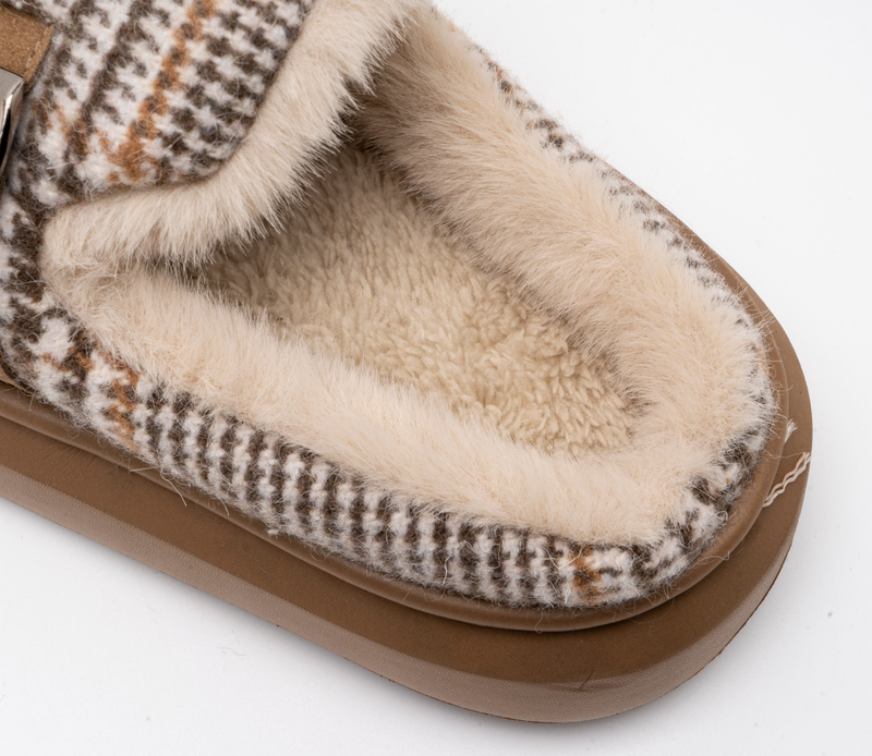 British style winter slippers fashionable and simple home slippers customized warm plush slippers